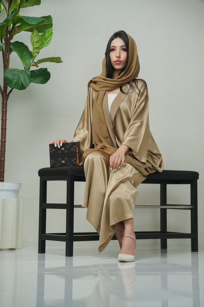 Gold Glowy Piku Edge Abaya